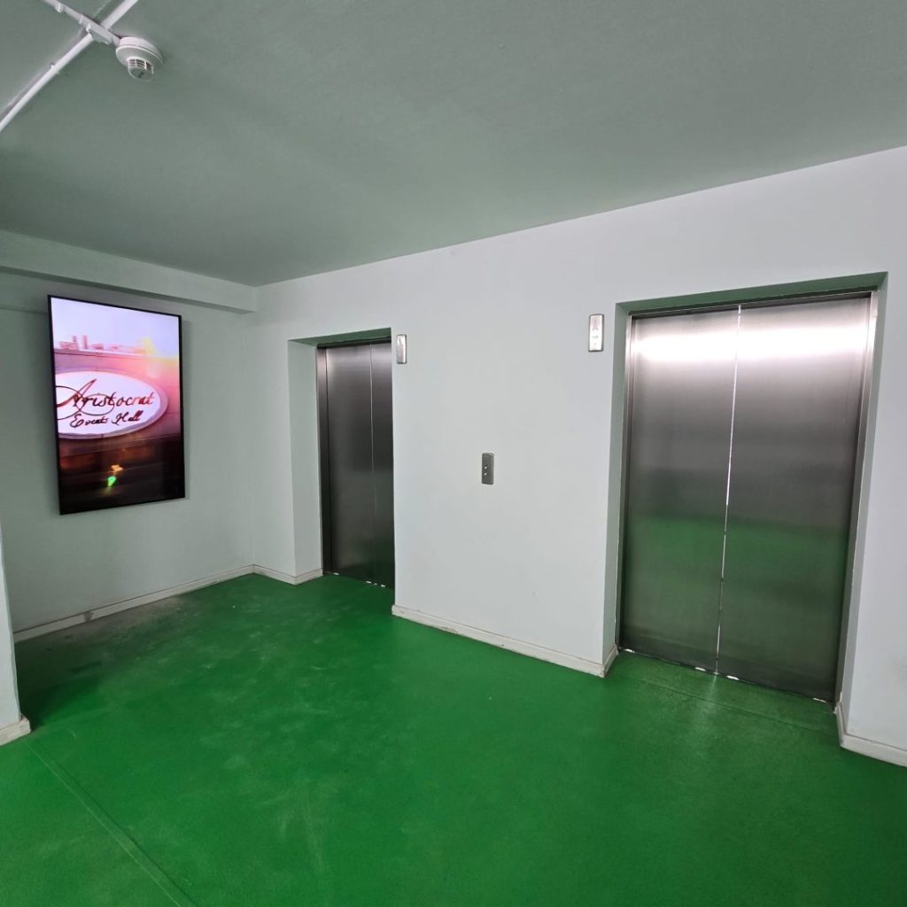 Reteaua-Digitala-Indoor-DOOH-Olimpia-Parking-etaj-1-8211-Parcare-Aeroportul-Otopeni-3